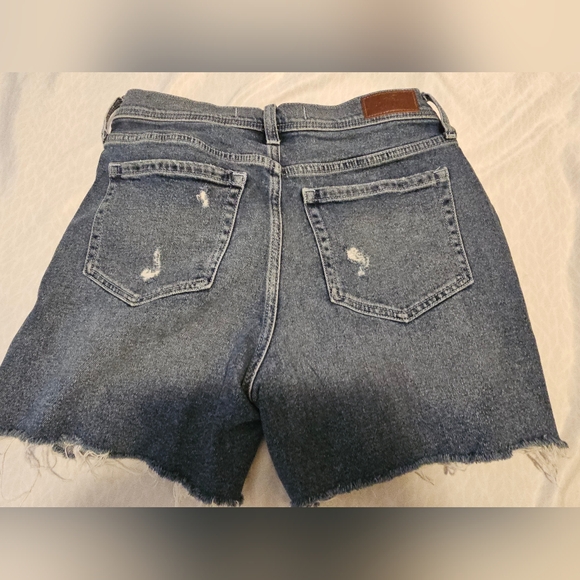 HOLLISTER Ultra High-rise Dad Short 7" Vintage Stretch Distressed Denim Shorts - Picture 2 of 7